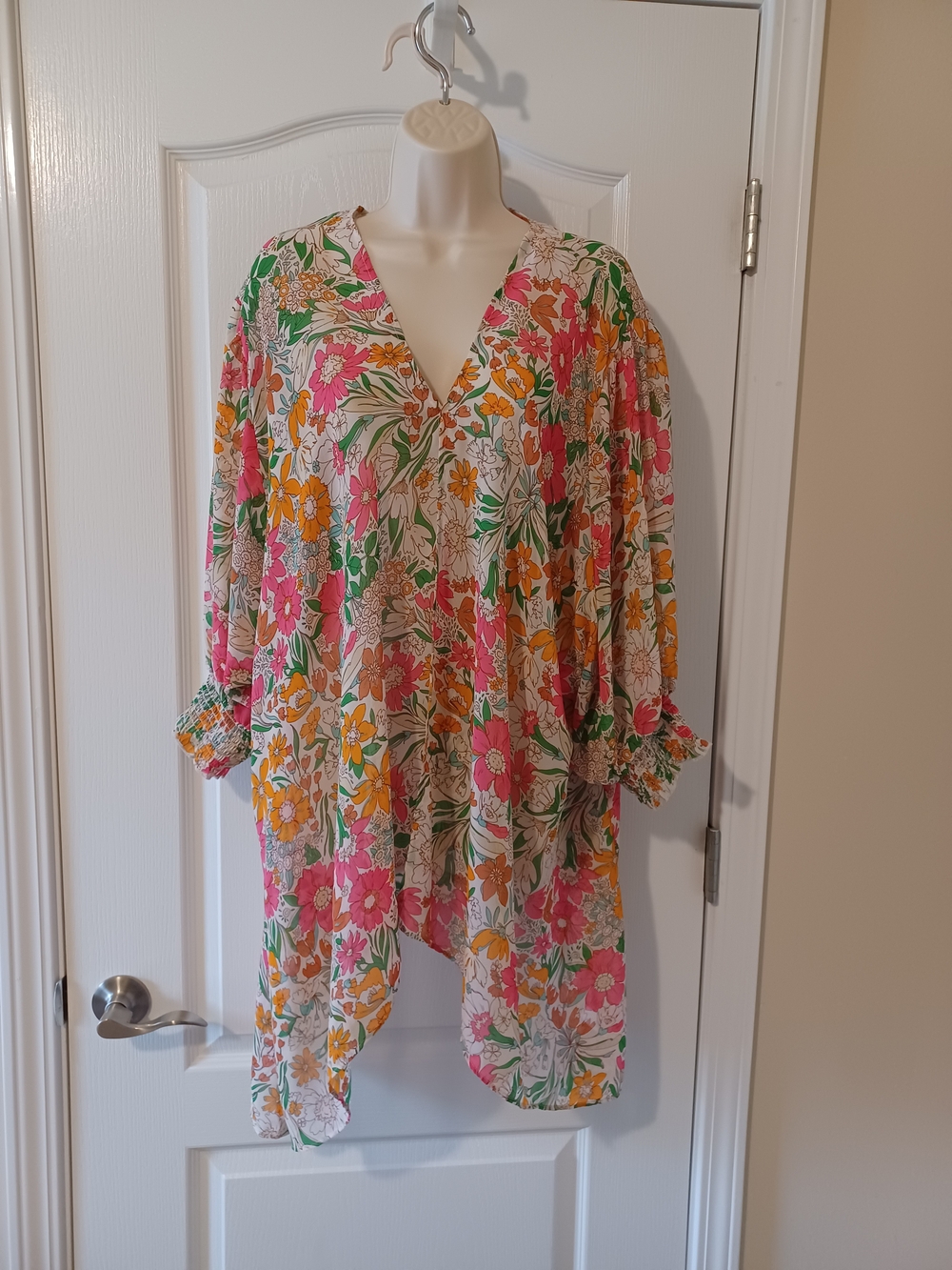 Cato Floral V-Neck Kimono in Pink, Orange, Green